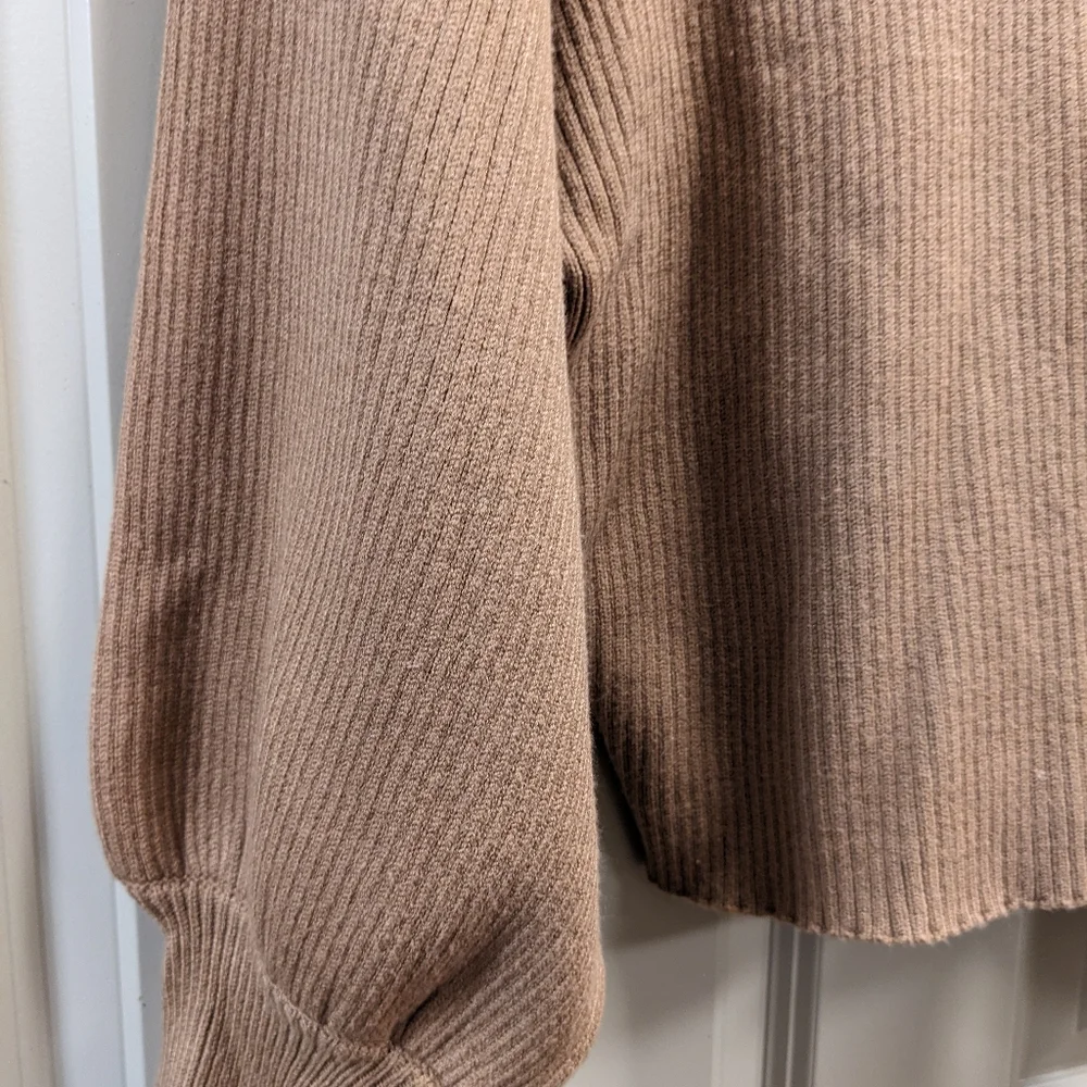 Moodie mock neck balloon sleeve sweater- size large